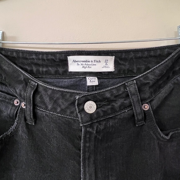 ABERCROMBIE CURVE LOVE HIGH RISE 90S RELAXED JEAN - BLACK DESTROY - Picture 5 of 6
